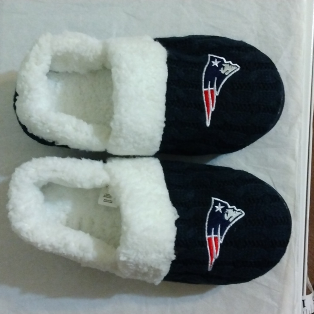 NE Patriots slippers. 🏈 New!